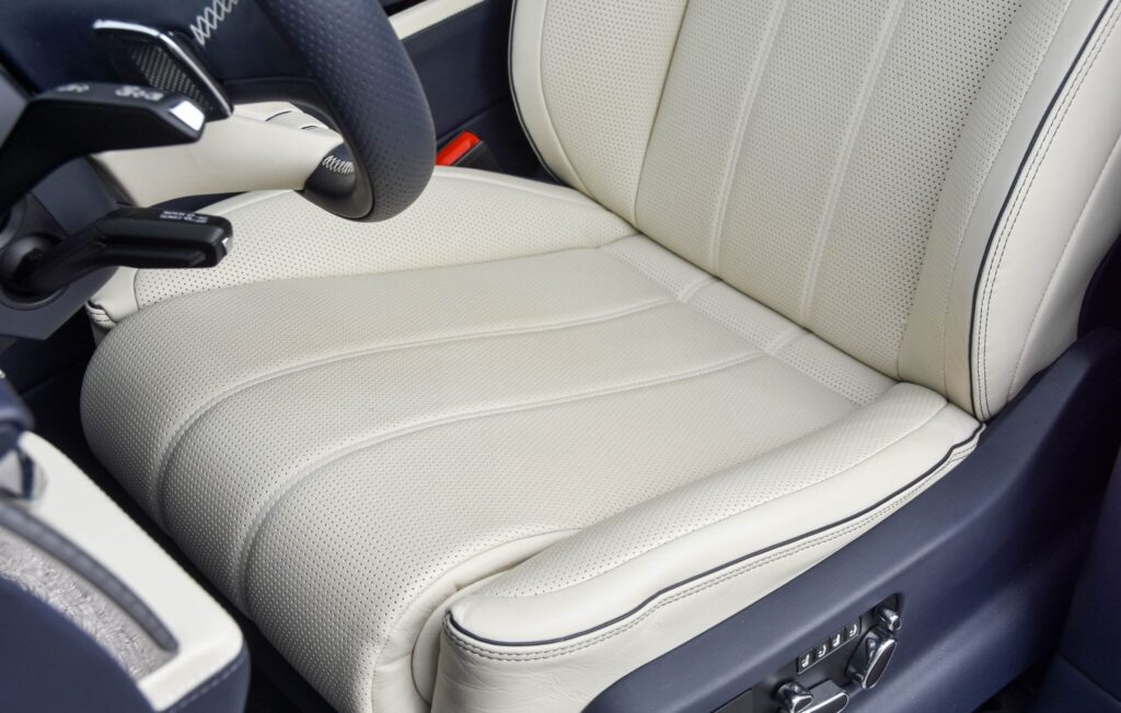 2023 Bentley Bentayga Azure V8