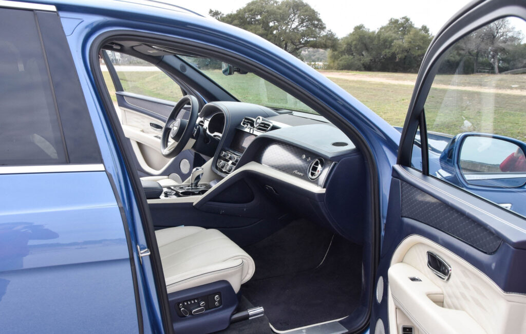 2023 Bentley Bentayga Azure V8